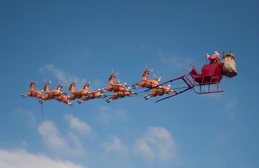 how many reindeer pull santas sleigh